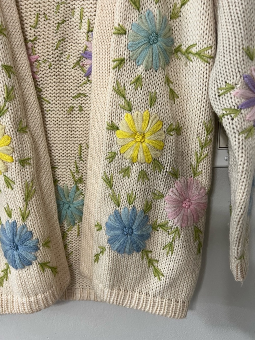 Vintage Fully FashionedHand Embroidered Wool Floral Cardigan Sweater Cottagecore - Picture 10 of 14